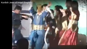 Kurdische Juden in Israel führen einen Volkstanz auf; Bild: Screenshot von Youtube (https://www.youtube.com/watch?v=HUfyUJijCeM)